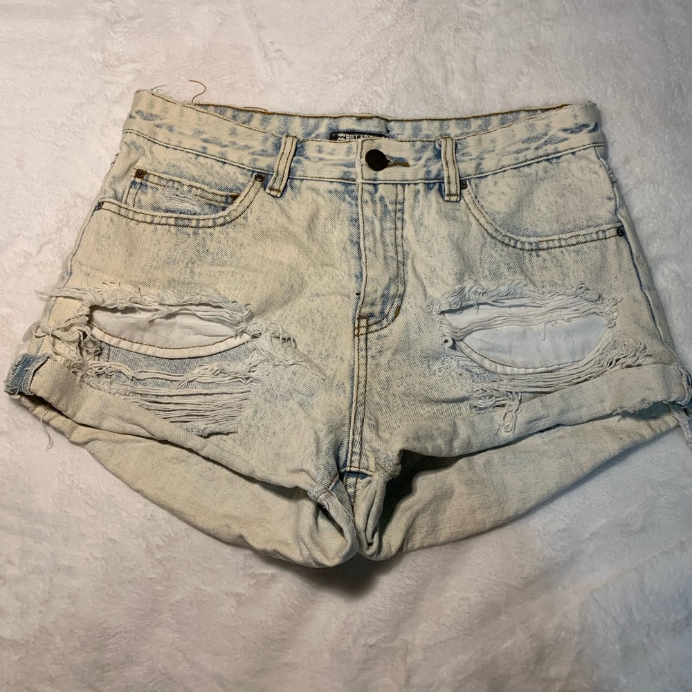 Billabong jean short size: 27 (4) (cooler undertone)
